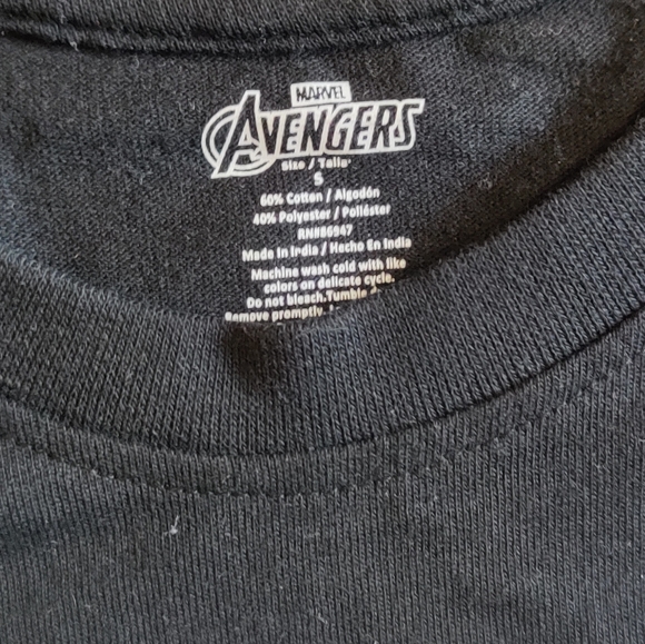 NWT AVENGERS TSHIRT - Picture 2 of 3